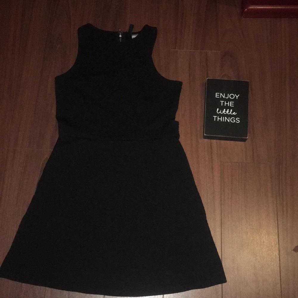 Black dress H&M with back cutout